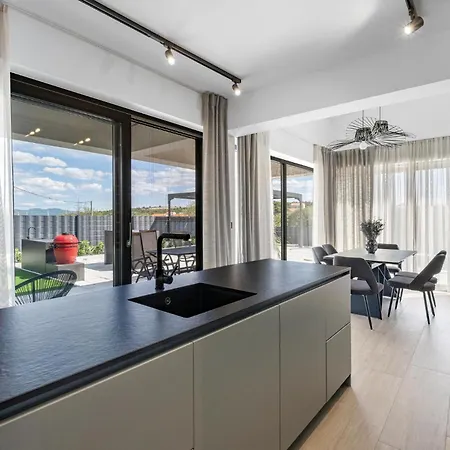 Stunning In With Kitchen