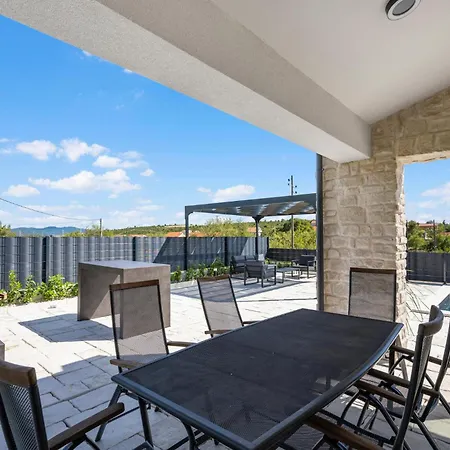 Stunning In With Kitchen *