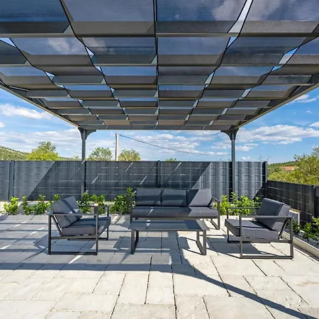 Сasa de vacaciones Stunning In With Kitchen