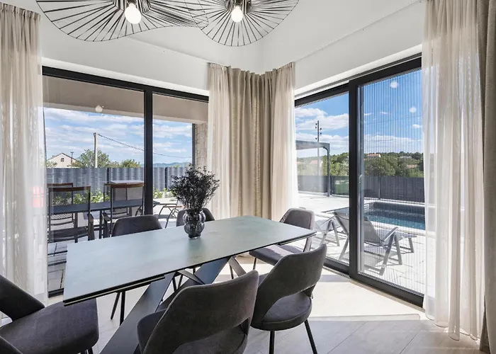 Stunning In With Kitchen *