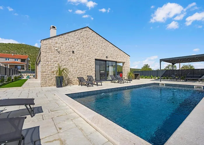 Stunning In With Kitchen