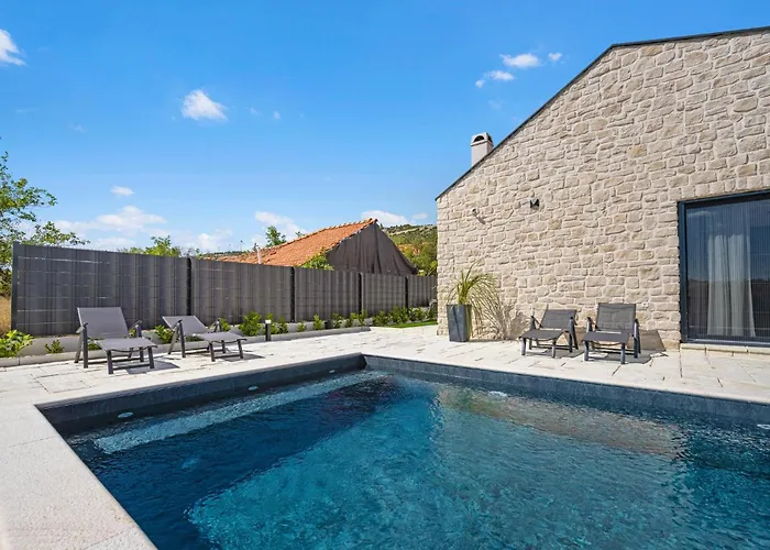 Stunning In With Kitchen Holiday home