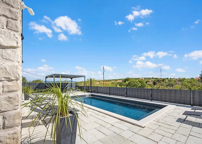 Stunning In With Kitchen