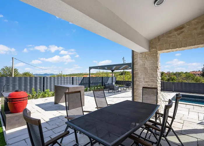 Stunning In With Kitchen *